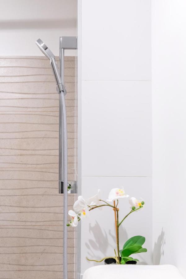 Atlas Unirii: Upscale Flats In The Heart Of Bucharest! Eksteriør billede